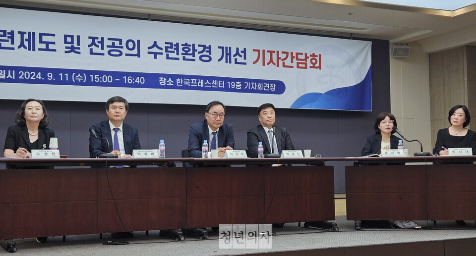 대한의학회는 정부에 전공의 수련 관련 정책을 현장과 상의해 추진하라고 요청했다(ⓒ청년의사).