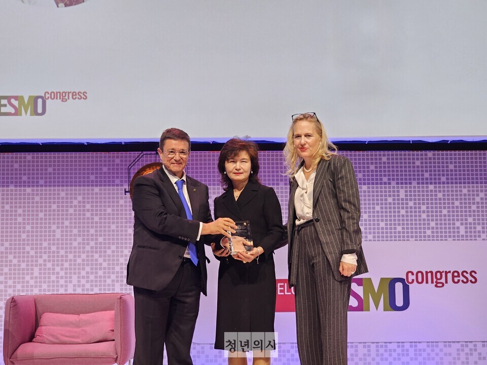 안명주 교수는 한국인 최초로 여성 종양학상을 수상하는 쾌거를 거뒀다. 