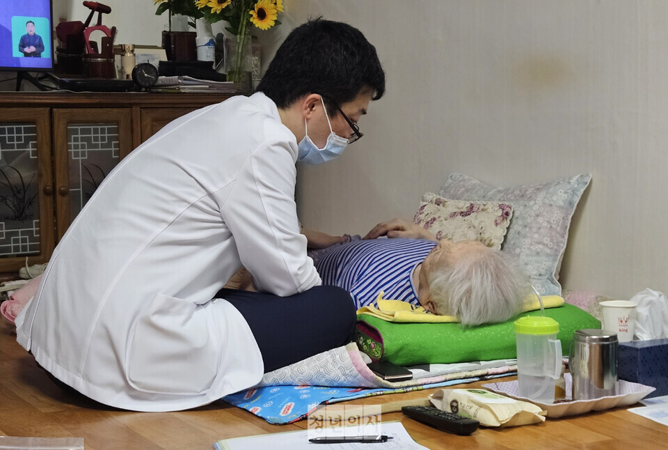 이 과장은 환자와 깊은 '라포'를 쌓을 수 있는 환경이 방문진료의 매력이라고 했다(ⓒ청년의사).