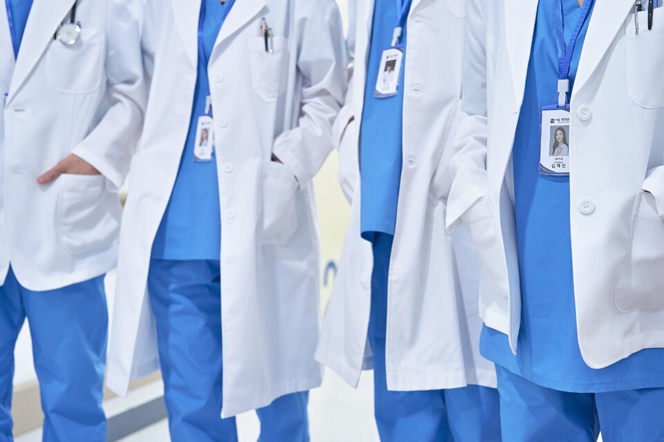 대한병원협회가 보건의료인력의 적정 보수 수준을 명시한 '보건의료인력지원법 개정안'에 대해 반대 입장을 제출했다(사진출처: 게티이미지).