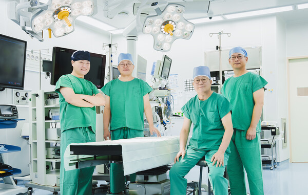 (왼쪽부터) 세종충남대병원 외과 한선종 교수, 충남대병원 간담췌외과 김석환 교수, 송인상 교수, 전광식 교수
