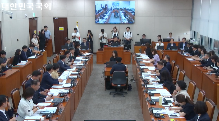 26일 국회 보건복지위원회 전체회의에서는 보건복지부가 관계부처의 국회 요청 자료들을 사전 검역해 자료 제출을 막고 있다는 의혹이 제기됐다(사진출처: 국회방송 캡쳐).