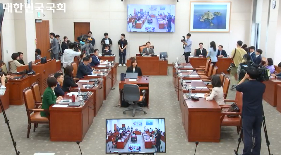 국회 교육위원회는 27일 전체회의를 열고 '2024년도 국정감사 증인 등 추가 출석 요구의 건'을 심의해 가결했다(사진출처: 국회인터넷의사중계시스템).