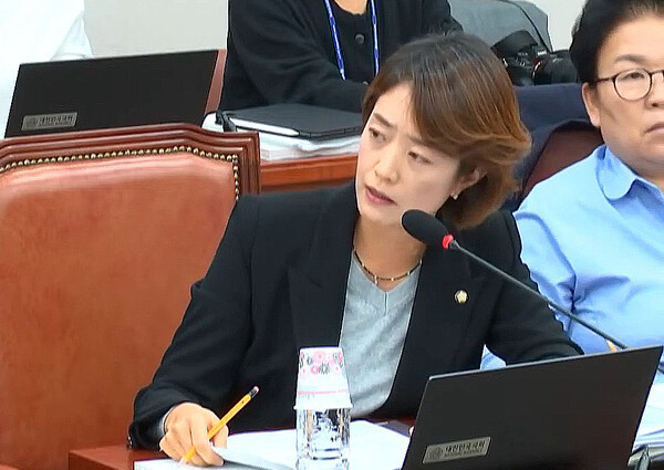 ​더불어민주당 고민정 의원은 서울대 감사 과정에 대해 "폭력적"이라고 질타했다(사진출처: 국회방송 갈무리)