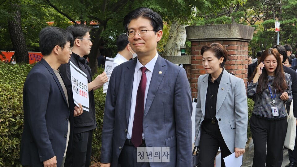 국민의힘 조정훈 의원은 사회적으로 합의된 부분에 한해 휴학권을 인정해야 한다고 주장했다. 사진은 이날 오후 경북의대 현장 시찰 사진(ⓒ청년의사).