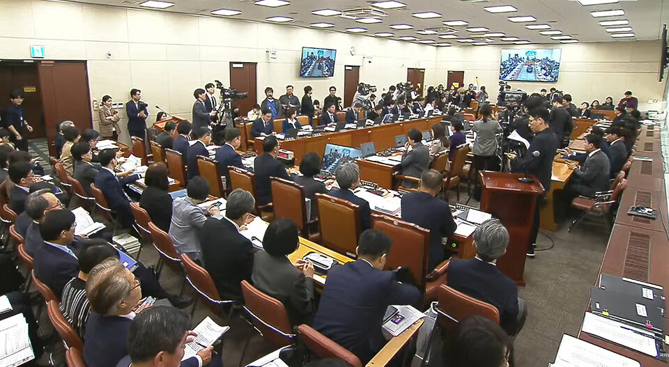 국회 보건복지위원회는 23일 국회에서 보건복지부, 질병관리청, 식품의약품안전처 등 소관 부처에 대한 종합감사를 진행했다(사진 출처: 국회방송 중계 화면 갈무리).