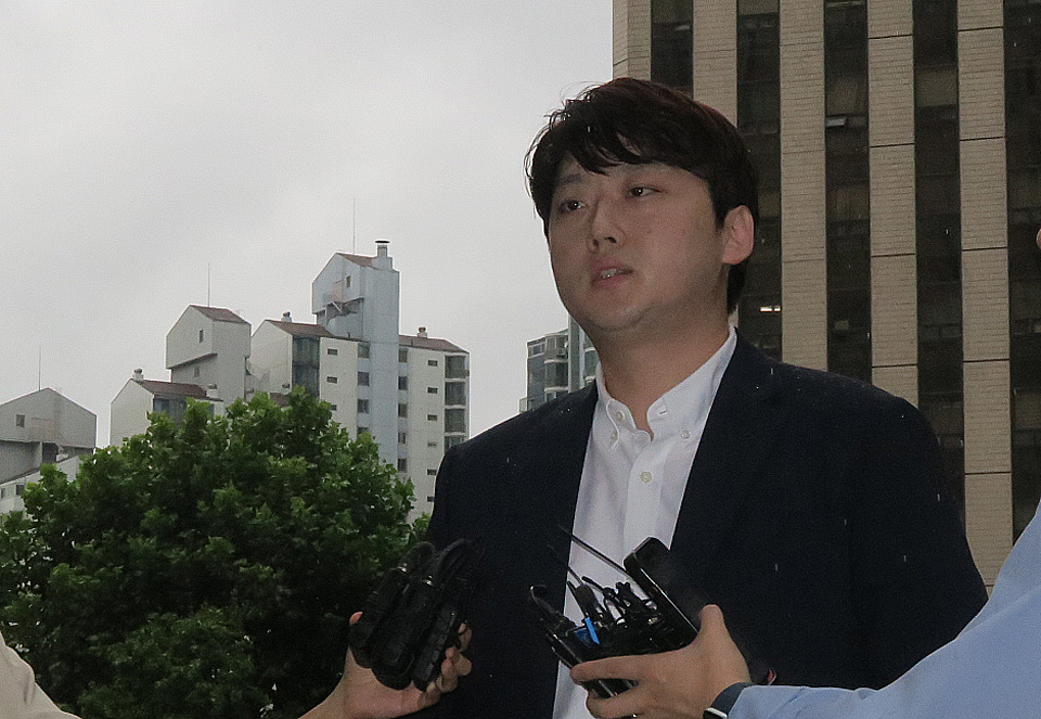 대한전공의협의회 박단 비상대책위원장이 23일 페이스북에 여야의정협의체 참여를 결정한 의학회와 KAMC에 "정치인에 편승하는 게 아니라 제자들 마음을 헤아려야 한다"고 직격했다(ⓒ청년의사).