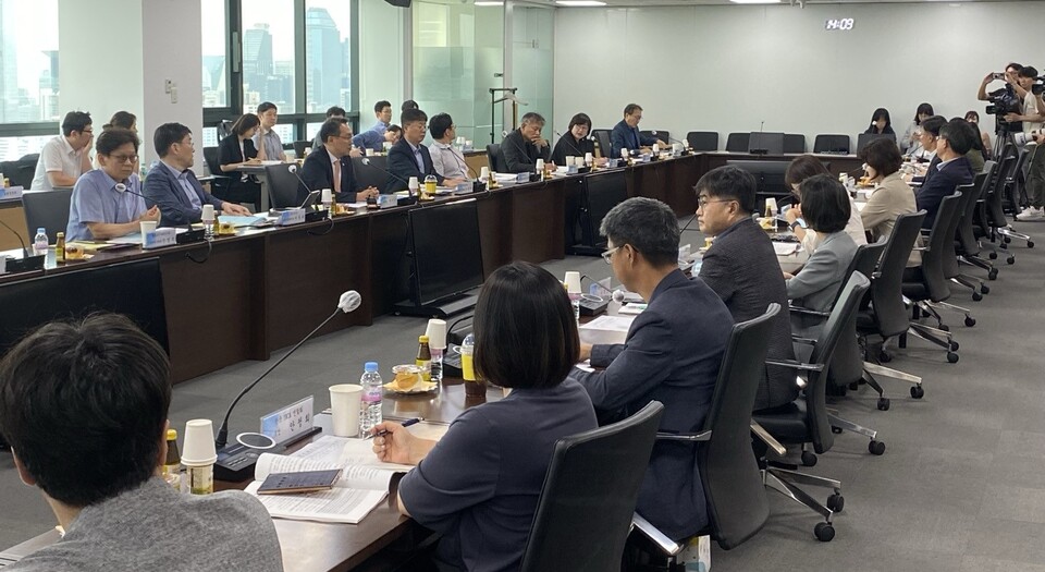 보건복지부는 지난 7월 24일 오후 건강보험정책심의위원회를 개최해 '유형별 환산지수 차등 적용'을 담은 '2025년 병원, 의원 환산지수'를 의결했다(©청년의사).