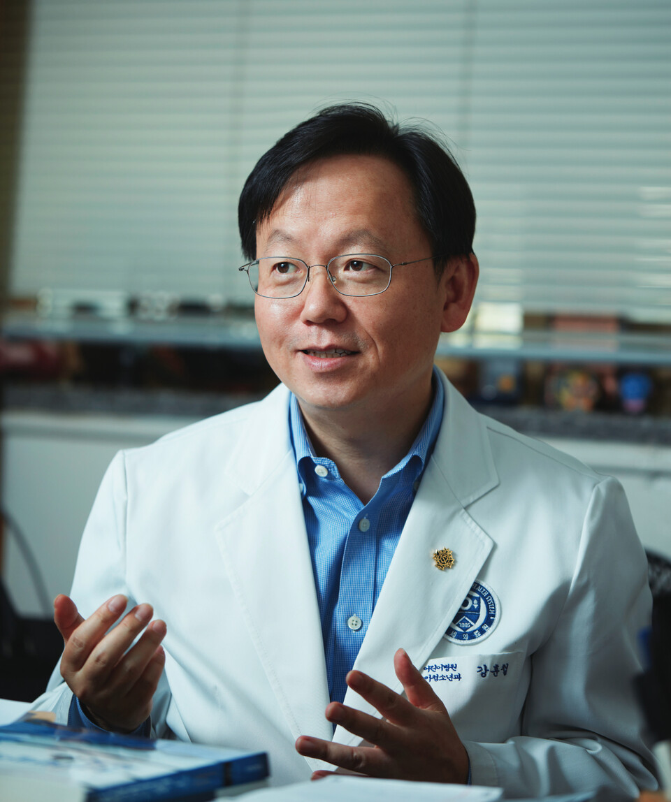 세브란스어린이병원 강훈철 원장은 최근 청년의사와 만나 원장이자 소아청소년과 전문의로서 '비전'을 밝혔다(사진 제공: 세브란스어린이병원).