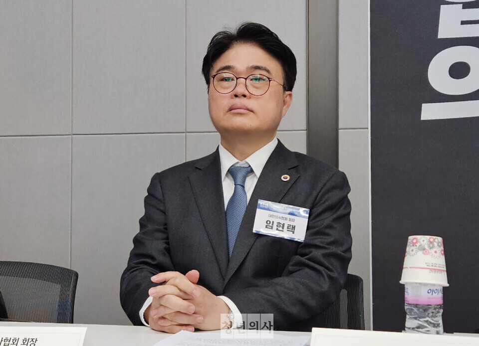 대한의사협회 임현택 회장 불신임을 논하는 임시대의원총회가 10일 열렸다.