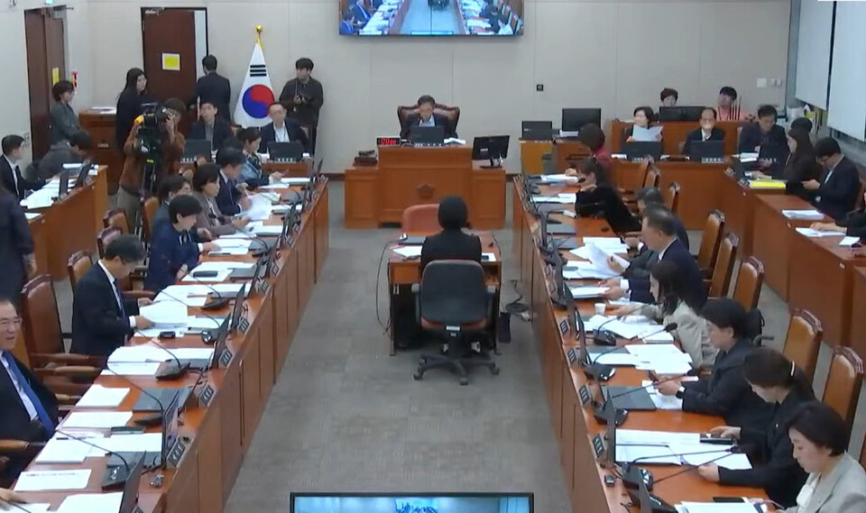 국회 보건복지위원회는 14일 오후 전체회의를 열고 전날(13일) 예산결산심사소위원회를 통과한 2025년도 보건복지부 예산안을 상정해 그대로 의결했다(국회방송 중계화면 갈무리).