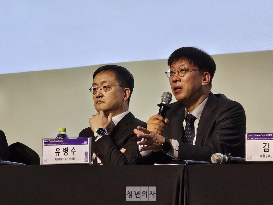 대한심부전학회 유병수 이사장(오른쪽)과 
