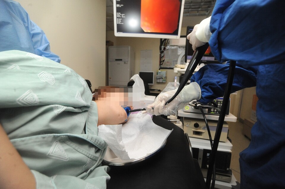 대한대장항문학회와 외과 내시경 연관 학회가 공동 성명을 내고 내시경 인증 자격 확대를 촉구했다(ⓒ청년의사).