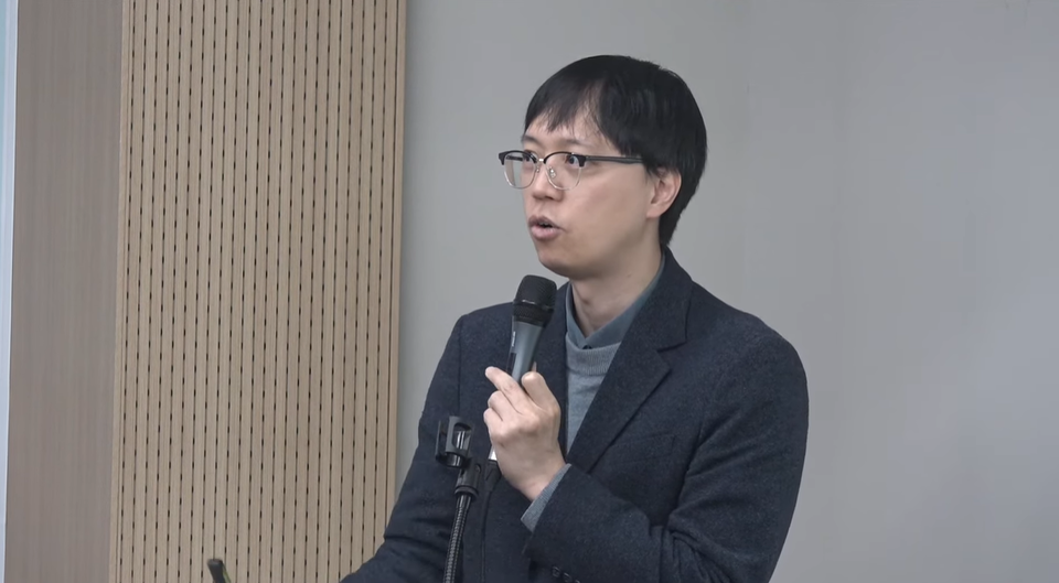 울산대병원 예방의학과 옥민수 교수는 정부의 상급종합병원 구조전환 지원사업의 쟁점 중 하나로 중증환자 비율을 들며, 이에 대한 논의가 필요하다고 했다(사진출처: 경실련 유튜브 화면 갈무리).