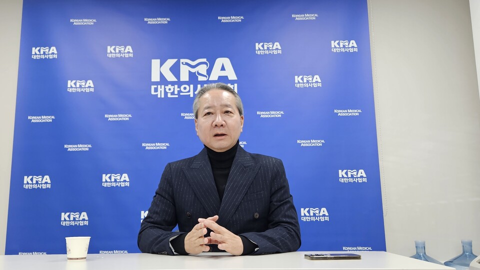 제43대 대한의사협회장 선거에 출마한 주수호 후보가 2025학년도 의대 입시를 중단하는 게 유일한 해결책이라고 했다(ⓒ청년의사).