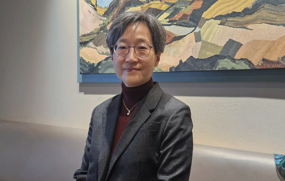 지난 4일 청년의사와 만난 강희경 전 서울의대-서울대병원 교수 비대위원장은 전 직역을 아우르는 힘 있는 의협으로 거듭나 정부와 상대하겠다고 말했다(ⓒ청년의사).