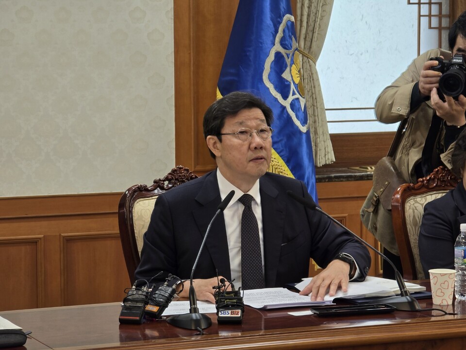 지난 4월 25일 오전 열린 의료개혁특별위원회 첫 회의를 주재하고 있는 노연홍 위원장.