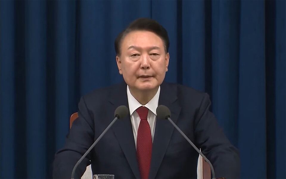 대한의학회 등 대통령 비상계엄 선포에 반발하는 의료 단체 성명이 이어졌다(생중계 화면 갈무리).