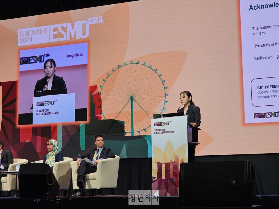 7일(현지시간) 싱가포르 선텍 컨벤션&전시센터에서 열린 유럽종양학회 아시아 연례학술대회(ESMO Asia 2024) 비뇨생식기 종양(Genitourinary tumours) 연구 발표 세션에서 이대목동병원 혈액종양내과 조정민 교수가 SPADE 연구 중간 분석 결과를 설명하고 있다. 