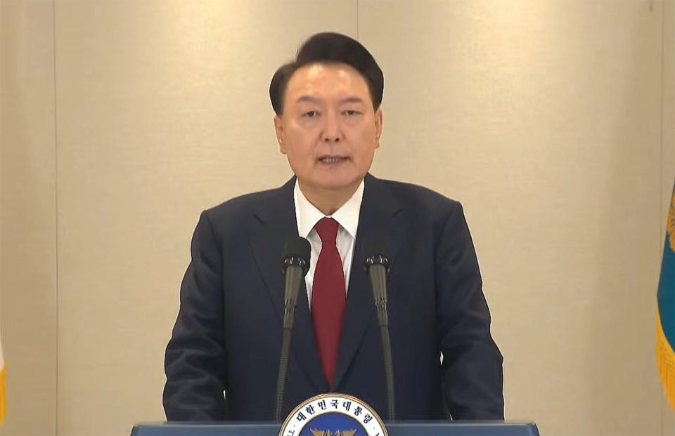 윤석열 대통령은 12일 용산 대통령실에서 대국민담화를 발표하고 비상계엄 선포 당위성을 강조했다(사진: 생중계 화면 갈무리).
