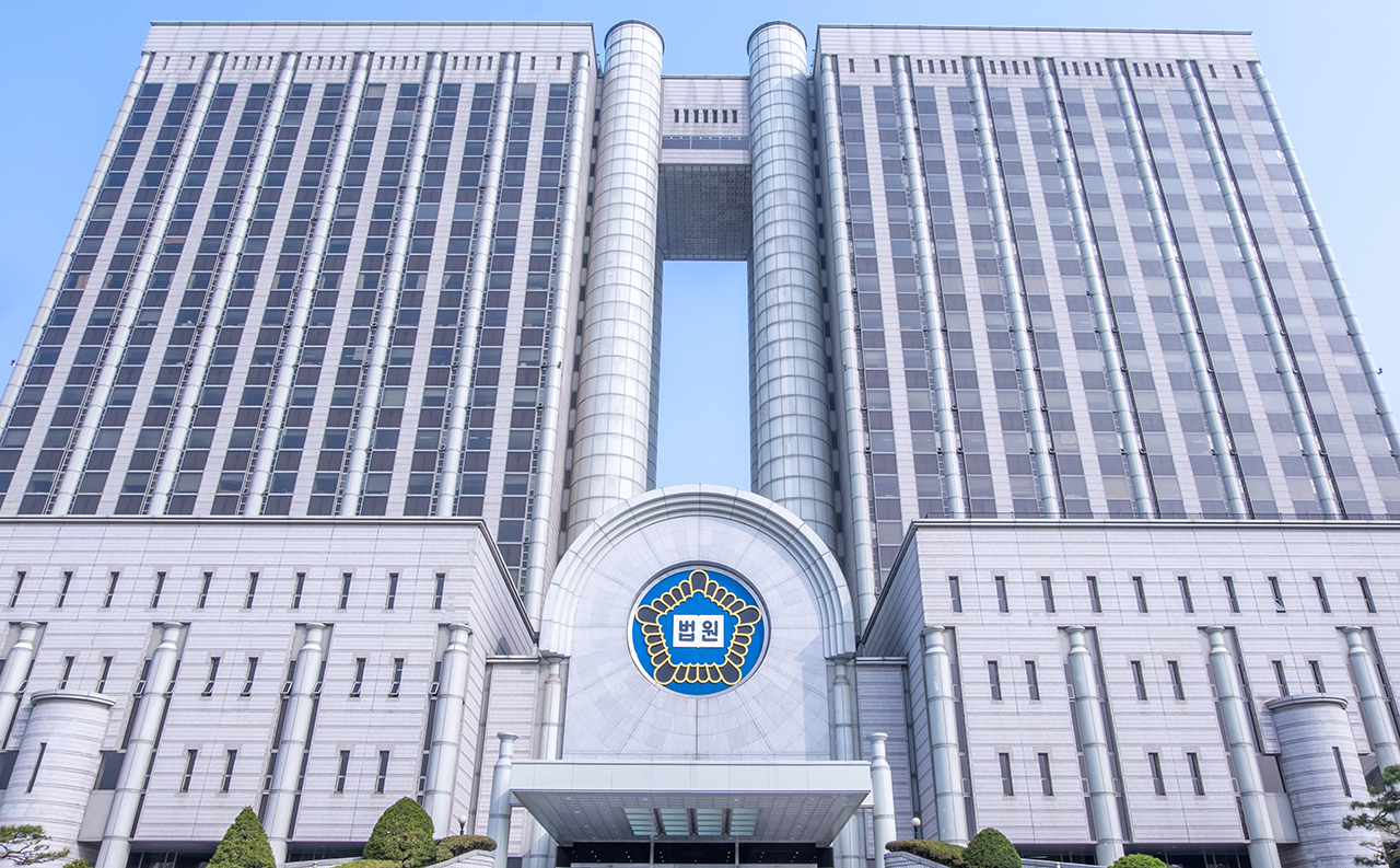 서울중앙지방법원은 13일 스토킹처벌법 위반 혐의로 기소된 사직 전공의에 대한 2차 공판을 진행했다(사진출처: 게티이미지).