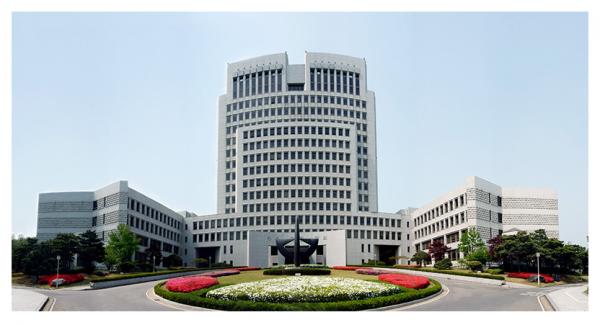 대법원은 지난 12일 서울아산병원 전문간호사 골막 천자 사건에 대해 유죄로 판단한 원심을 파기하고 서울동부지방법원으로 돌려보냈다(사진 출처: 대법원).