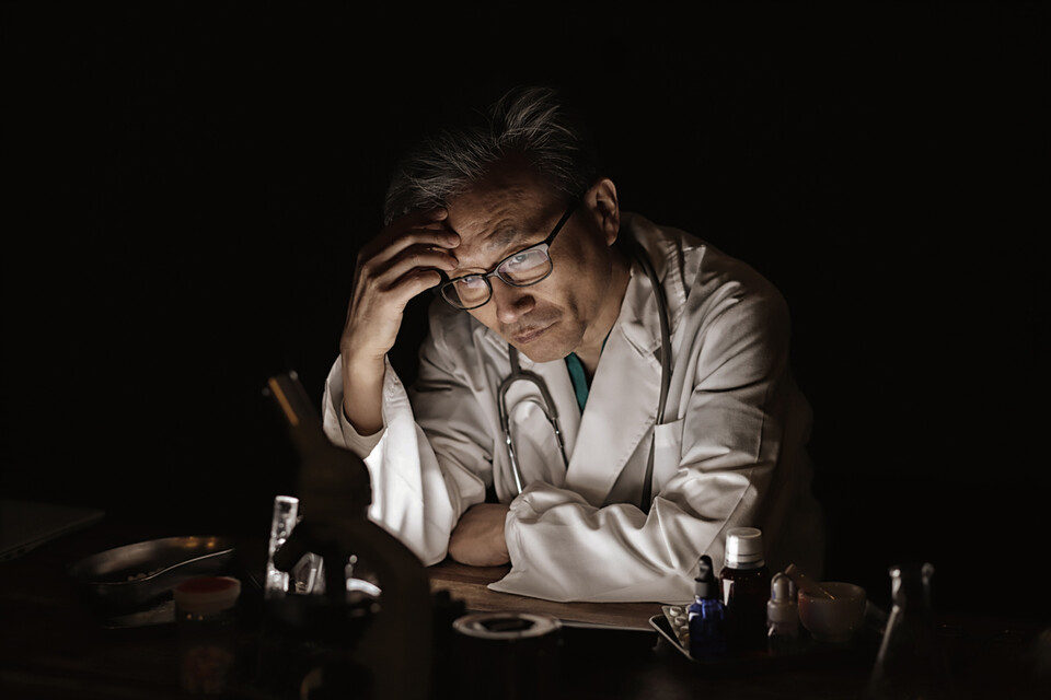 의사들의 직업 만족도가 역대 최저라는 조사 결과가 나왔다. 환자가 의사를 신뢰하고 있다고 생각하는 비율도 떨어졌다(사진출처: 게티이미지).