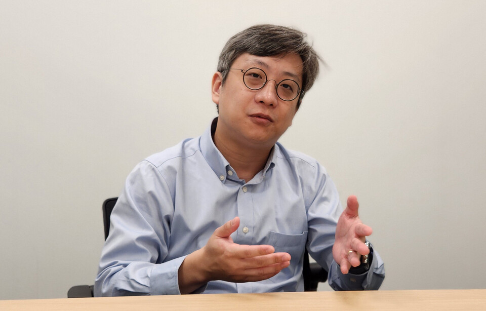 중앙대광명병원 신경과 허준녕 교수는 청년의사와 인터뷰에서 코로나19 진단·분류앱, 뇌졸중 예방 앱 등을 개발하게 된 이유와 과정 등을 이야기했다(ⓒ청년의사).
