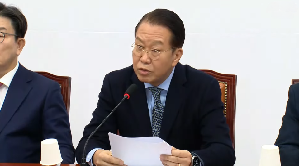 국민의힘 권영세 비상대책위원장이 9일 대한의사협회 김택우 신임 회장에 "유연한 자세로 소통에 임해달라"며 대화를 요청했다(사진출처: 유튜브 국민의힘TV 화면 갈무리).