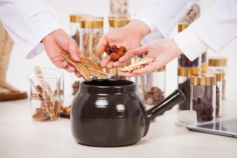 대한한의사협회가 국민의힘 김미애 의원이 발의한 약사법 일부개정안에 포함된 '생약안전연구원' 명칭을 '한약안전연구원'으로 수정해야 한다고 주장했다(사진출처: 게티이미지).