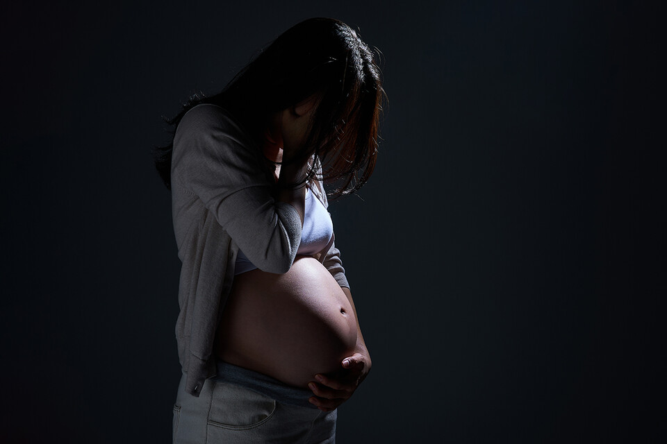 보건복지부의 '2024년 산후조리 실태조사' 결과 산후우울감을 경험하는 산모는 68%에 달하지만 실제 우울증 진단을 받는 산모는 6.8%에 불과한 것으로 나타났다.(사진출처: 게티이미지).