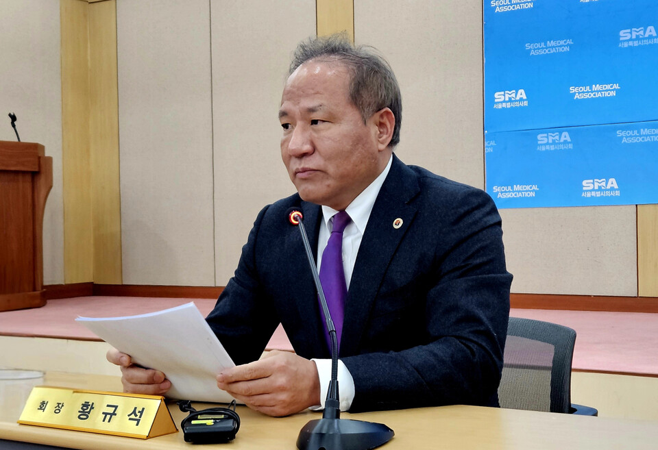 황규석 서울시의사회장은 이제 의료계도 의대 정원 문제에 대한 구체적인 대안을 세우고 정부와 협상에 나서야 한다고 했다(ⓒ청년의사).