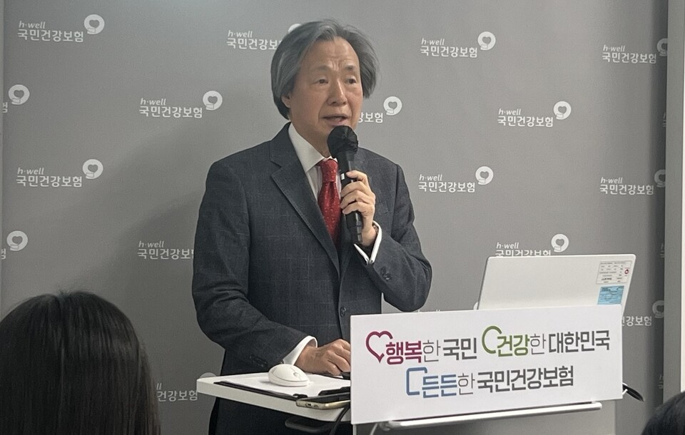 국민건강보험공단 정기석 이사장은 20일 기자간담회를 열고 정부가 필수의료 공정 보상을 위해 약속한 건강보험재정 10조 투입 중 올해 2조를 집행하면 건보재정이 적자 전환된다고 했다(©청년의사).