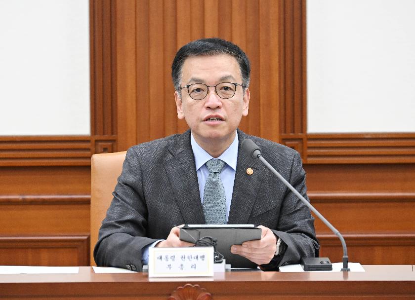 대통령 권한 대행인 최상목 부총리 겸 기획재정부장관은 5일 대통령 직속 의료개혁특별위원회 위원 등과 오찬간담회를 열고 의료개혁과제 지속 추진을 강조했다(사진출처: 기획재정부).