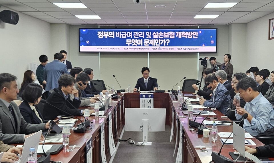 정부는 구체적인 관리급여·병행진료 금지 항목을 의료계와 논의할 여지가 있다고 강조했다(ⓒ청년의사).