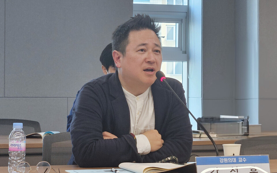 강원의대 강석훈 교육부학장은 투쟁과 책임은 교수가 질 테니 의대생은 이만 복귀해야 한다고 했다(ⓒ청년의사).