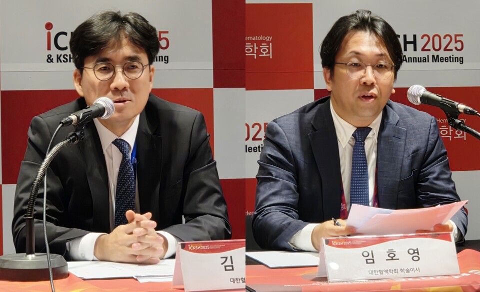 대한혈액학회 김석진 이사장(좌)과 임호영 학술이사(우)
