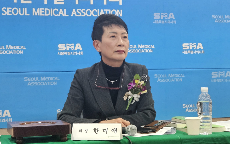 서울시의사회장 선거 직선제 전환이 정족수 부족으로 상정되지 못하자 한미애 의장이 아쉬움을 드러냈다(ⓒ청년의사).