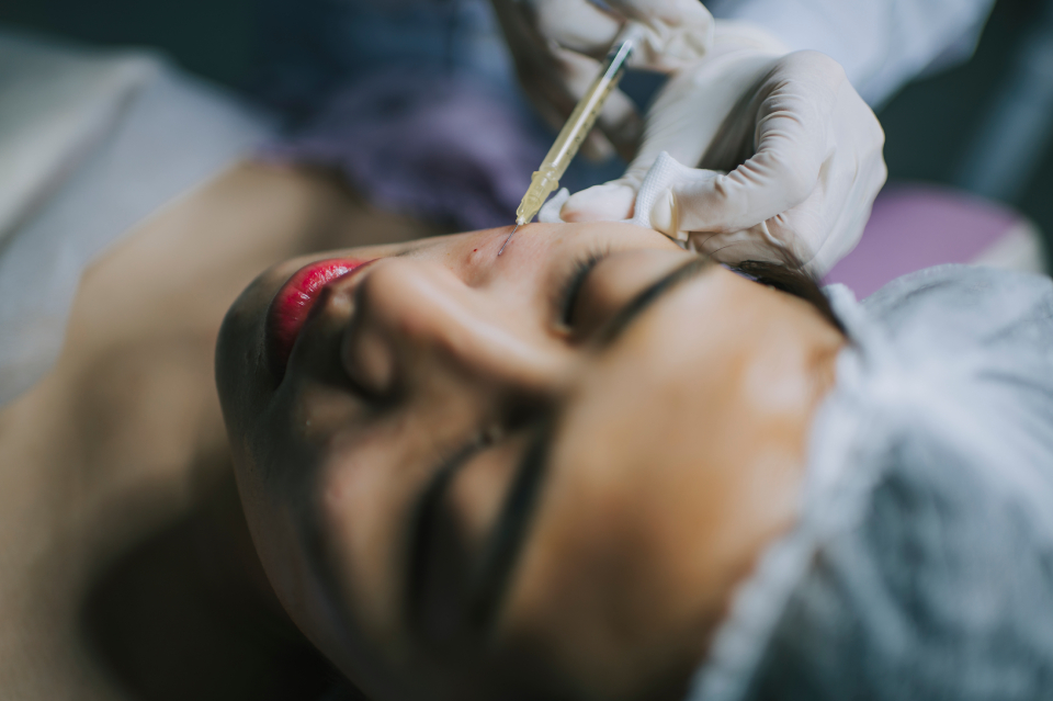 의사가 연관된 피부미용 시술 한의원 '별점 테러' 사건이 '의료계의 조직적이고 악의적인 폄훼'라는 대한한의사협회 주장에 의료계가 반발했다(사진 출처: 게티이미지).