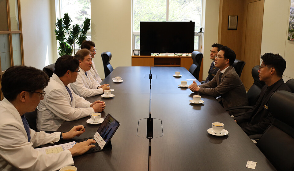 성남시의사회는 15일 오후 분당서울대병원을 찾아 송정한 원장 등과 면담을 갖고 PA 인력 문제를 논의했다(사진제공: 성남시의사회).