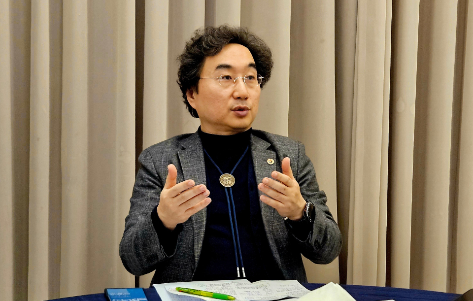 대구시의사회 민복기 회장은 지난 17일 언론과 만나 현안을 논했다(ⓒ청년의사).