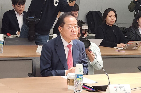 홍준표 국민의힘 대선 경선 후보는 22일 대한의사협회를 찾아 의대 정원 2,000명 증원이 무리한 정책이었다고 비판했다(ⓒ청년의사).