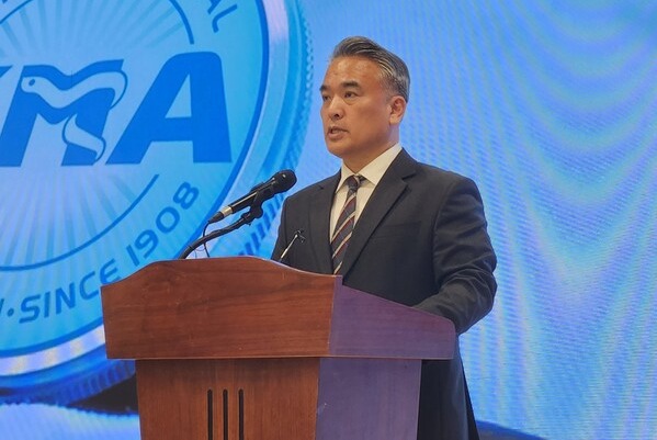 대한의사협회 김성근 대변인은 24일 서울 용산구 회관에서 정례브리핑을 갖고 더불어민주당 서영석 의원에게 한의사 엑스레이 허용 법안 추진을 중단하라고 요구했다(ⓒ청년의사).