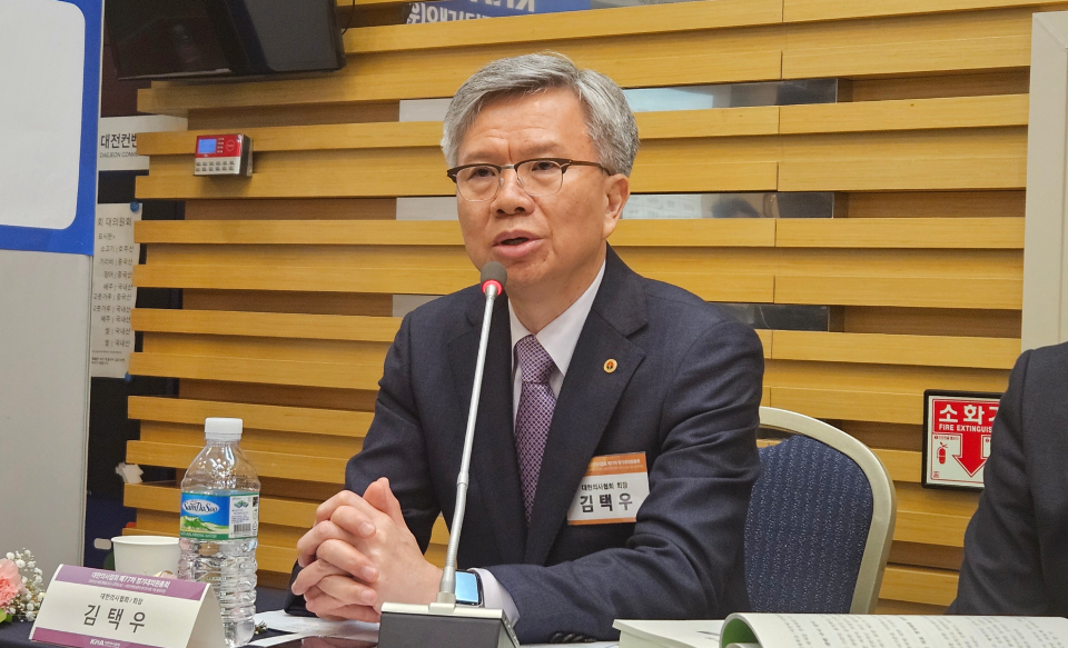 대한의사협회 김택우 회장은 의대생 '방패막이' 발언에 동의할 수 없다고 했다(ⓒ청년의사).