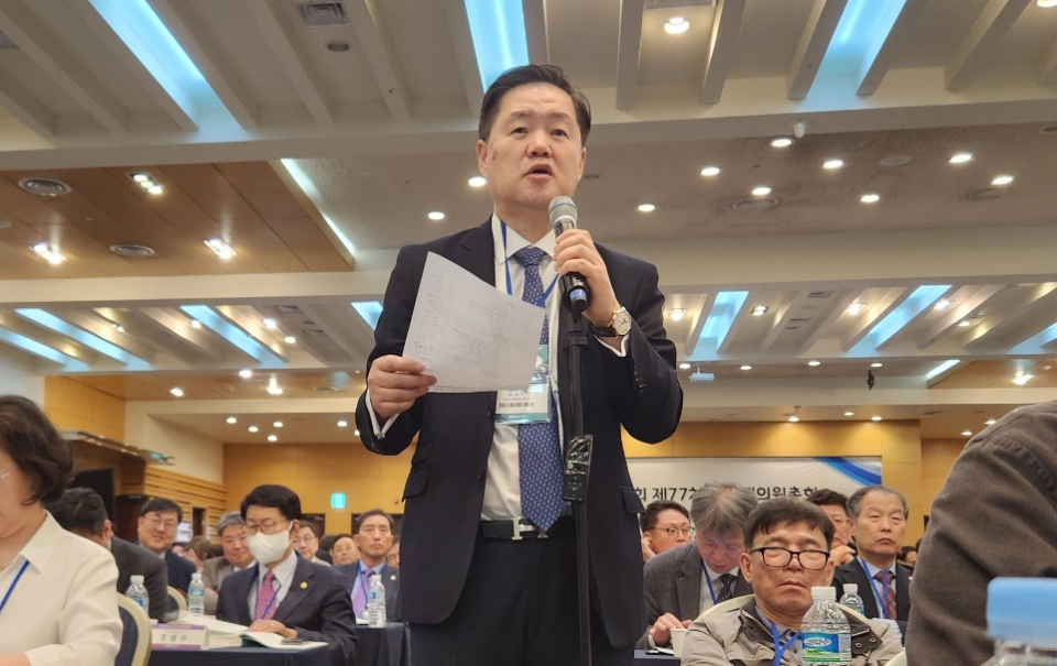 대한심장혈관흉부외과의사회 김승진 회장은 의대생 복귀를 요청하는 의학계를 정면 비판했다(ⓒ청년의사).