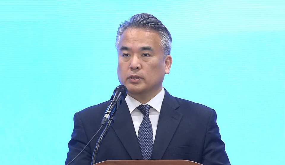 대한의사협회 김성근 대변인은 2일 정례브리핑에서 학사 유연화 조치를 논의해야 한다고 했다(사진: 유튜브 채널 KMA TV 중계 화면 갈무리)