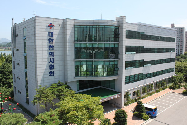 대한한의사협회가 대한의사협회에 지역·필수의료 붕괴 문제를 해결하자며 공개 토론회를 역제안 했다(사진출처: 대한한의사협회). 