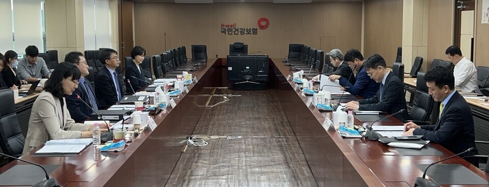 지난 16일 국민건강보험공단 영등포 남부지사에서 진행된 공단과 대한병원협회의 1차 요양급여비용(수가)협상 모습(©청년의사).