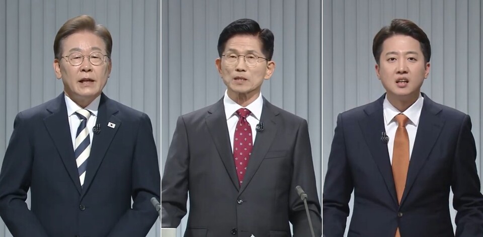 23일 중앙선거방송토론위원회 주관으로 열린 제21대 대통령 선거 후보자 초청 2차 토론회에서 대선 후보자들은 의료 정책 공약을 두고 격돌했다. 왼쪽부터 이재명 더불어민주당 대선 후보, 김문수 국민의힘 대선 후보, 이준석 개혁신당 대선 후보(ⓒ청년의사).