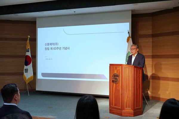 신풍제약 제63주년 창립기념식에서 유제만 대표가 기념사를 하고 있다(사진제공: 신풍제약).